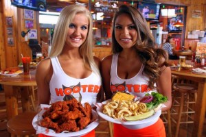 breastaurant hooters 2 girls breasts