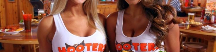 breastaurant hooters 2 girls breasts